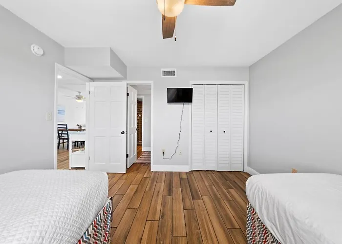 Edgewater 41 By Youngs Suncoast Apartment
