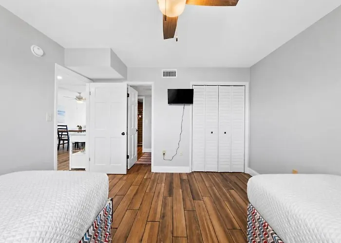 Edgewater 41 By Youngs Suncoast Apartment